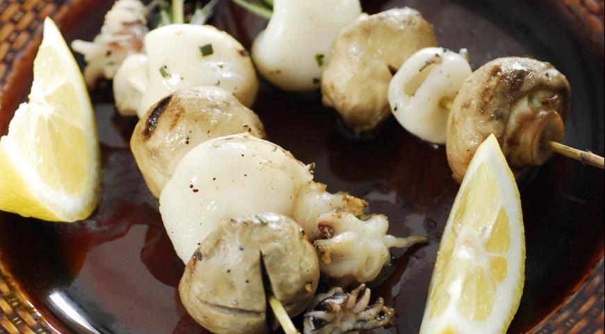 Рецепт Шашлычки из кальмаров с грибами