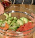 Фото приготовления рецепта: Калифорнийский салат с грейпфрутами, шаг №4