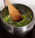 Фото приготовления рецепта: Суп-пюре из брокколи с маковыми палочками, шаг №1