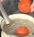 Фото приготовления рецепта: Паста с помидорами, яйцом и грецкими орехами, шаг №1