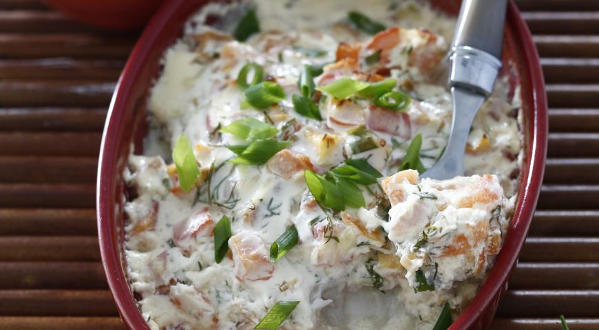 Рецепт Рыба под соусом из сметаны, овощей и пармезана