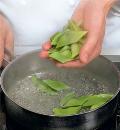 Фото приготовления рецепта: Стручковая фасоль во фритюре, шаг №2