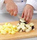 Фото приготовления рецепта: Баранина с картофелем и баклажанами в мультиварке, шаг №3