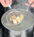 Фото приготовления рецепта: Пюре из кольраби, сельдерея и картофеля, шаг №1