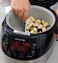 Фото приготовления рецепта: Баранина с картофелем и баклажанами в мультиварке, шаг №5