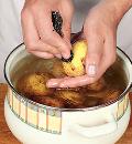 Фото приготовления рецепта: Картофельное пюре с зеленью, чесноком и беконом, шаг №1