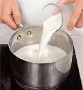 Фото приготовления рецепта: Пышные блины на молоке, шаг №1