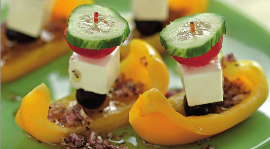 Салат в «лодочке» из перца: идеальное блюдо для освежающего летнего ужина