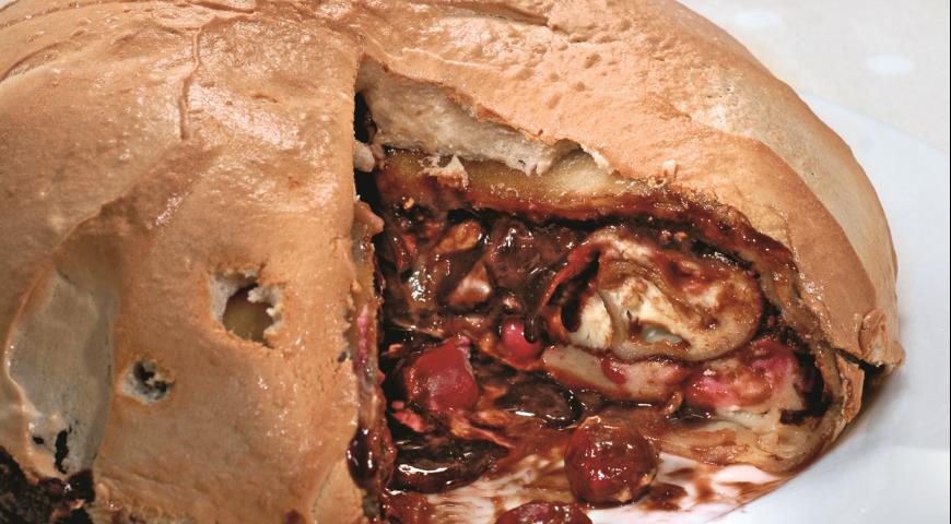 Рецепт Блинный пирог с вишней и шоколадом