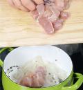 Фото приготовления рецепта: Куриный суп с цветной капустой, шаг №4