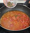 Фото приготовления рецепта: Спагетти с креветками, шаг №3
