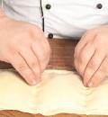 Фото приготовления рецепта: Итальянские пирожки с грибами и беконом, шаг №5