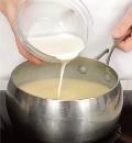 Фото приготовления рецепта: Суп-пюре из цветной капусты с сырными шариками, шаг №3