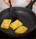 Фото приготовления рецепта: Шницели из телятины с полентой и сырным соусом, шаг №6