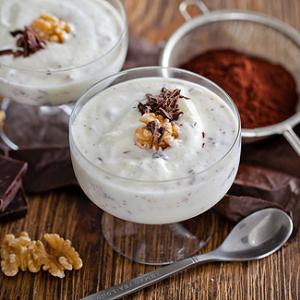 Домашний йогурт с шоколадом и орехами в мультиварке
