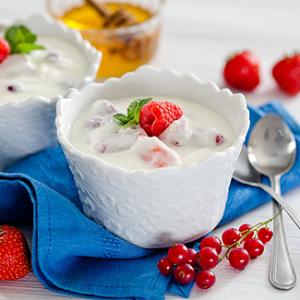 Домашний йогурт с ягодами в мультиварке