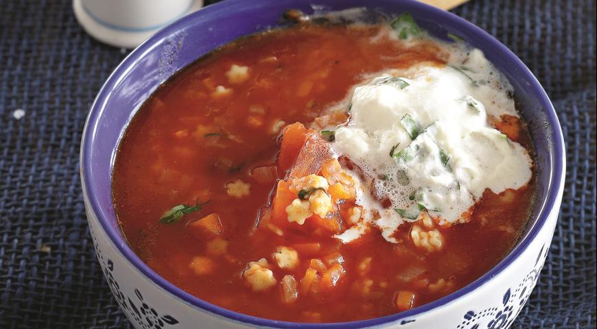 Суп из помидоров и мелкой пасты 