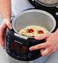 Фото приготовления рецепта: Фокачча с помидорами черри в мультиварке, шаг №4