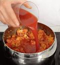 Фото приготовления рецепта: Суп из помидоров и мелкой пасты, шаг №3