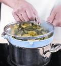 Фото приготовления рецепта: Кавказский суп с зеленью, шаг №4