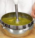 Фото приготовления рецепта: Суп из зеленого горошка с рулькой, шаг №5