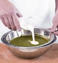 Фото приготовления рецепта: Кавказский суп с зеленью, шаг №6