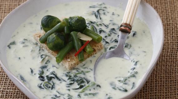 Суп со шпинатом и зелеными овощами