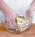 Фото приготовления рецепта: Салат из молодой капусты, шаг №6