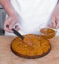 Фото приготовления рецепта: Пирог с апельсинами, шаг №7