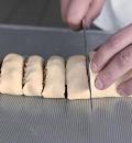 Фото приготовления рецепта: Творожные булочки с орехами, шаг №4