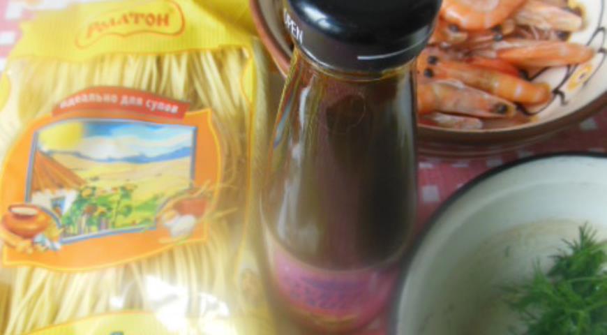 Подготавливаем ингредиенты для лапши с креветками "Любителям остренького"