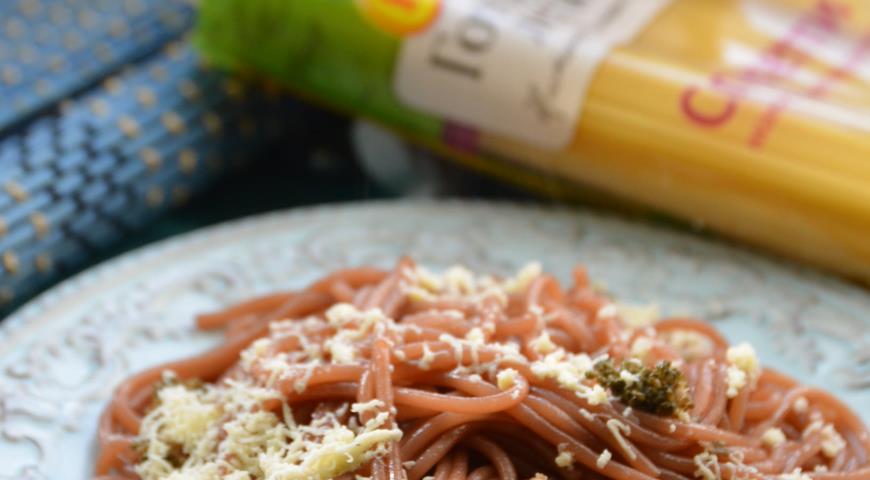 Спагетти с брокколи в красном вине