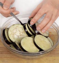 Фото приготовления рецепта: Мусака с баклажанами в духовке, шаг №2