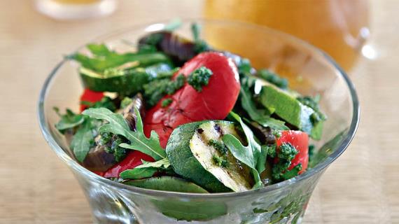 Салат из овощей-гриль с песто