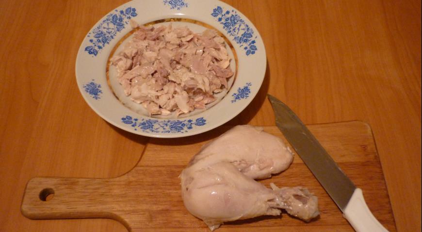 Нарезаем курицу для курника