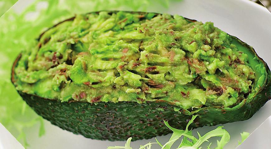 Рецепт Салат из авокадо с тунцом