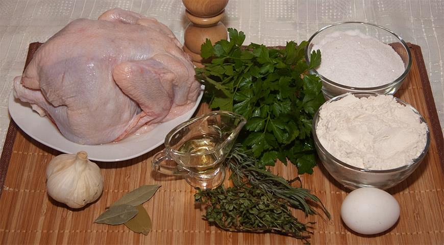 Подготовить ингредиенты для приготовления курицы с пряными травами в соленом тесте