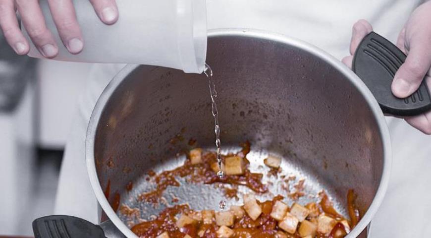 Фото приготовления рецепта: Лечо из кабачков и перца, шаг №3