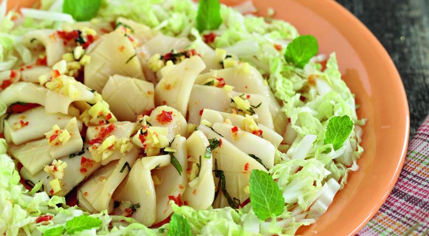 Тайский салат с кальмарами 