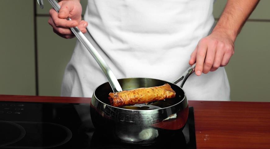 Фото приготовления рецепта: Спринг-роллы с риетом из лосося, шаг №6