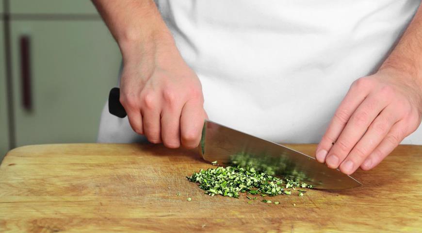 Фото приготовления рецепта: Средиземноморский салат из свеклы , шаг №4