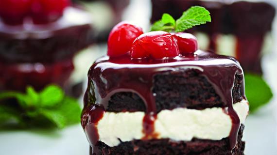 Рецепты шоколадных пирожных с вишней: идеальный десерт для любителей шоколада