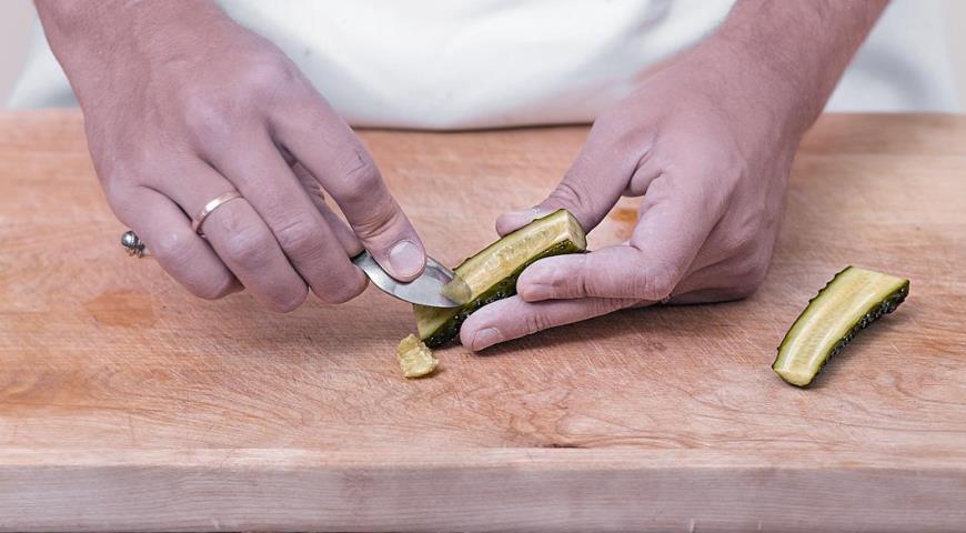 Фото приготовления рецепта: Маринованные огурцы для сэндвичей , шаг №2