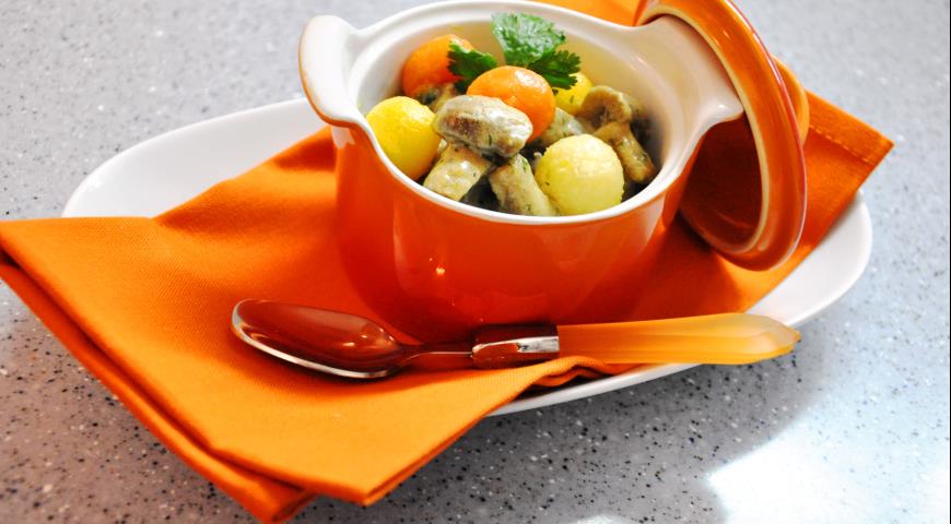 Рецепт рагу из телятины с белым соусом, шампиньонами и глазированными овощами