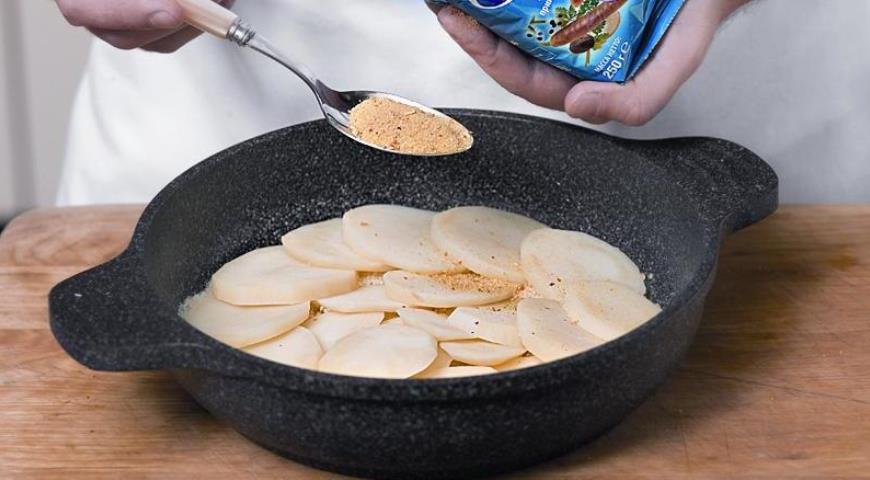 Фото приготовления рецепта: Мусака с картофелем и фаршем, шаг №4
