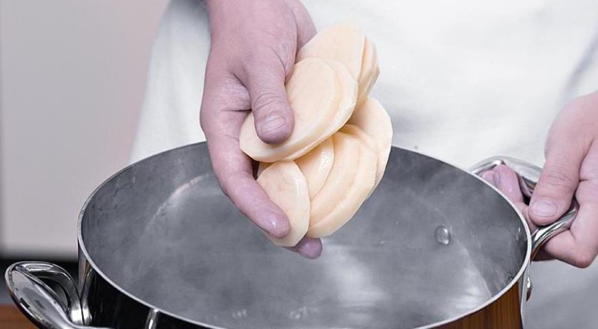 Фото приготовления рецепта: Мусака с картофелем и фаршем, шаг №1