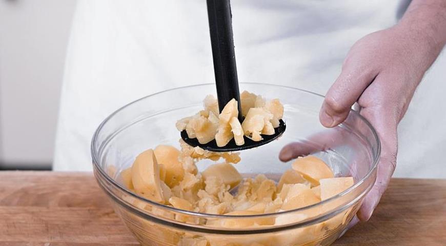 Фото приготовления рецепта: Картофельные крокеты с ветчиной , шаг №1
