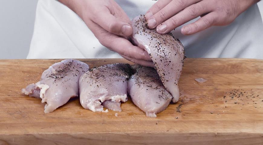 Фото приготовления рецепта: Куриные грудки по-милански, шаг №1