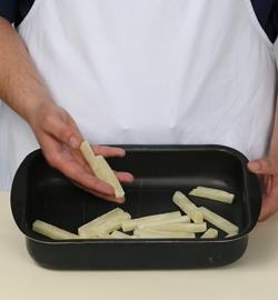 Фото приготовления рецепта: Картофель фри в кастрюле, шаг №2