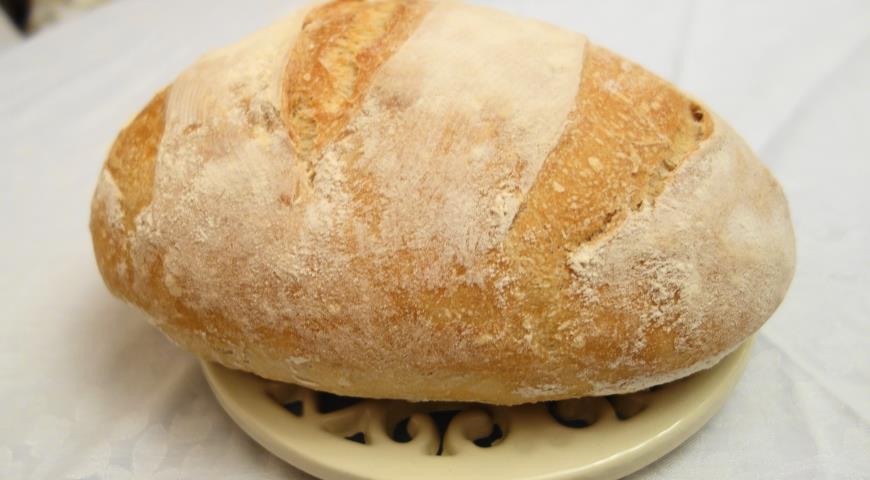 Оставить деревенский хлеб остывать